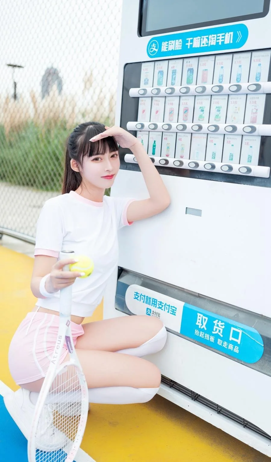 校园运动风白丝美腿写真 图片9