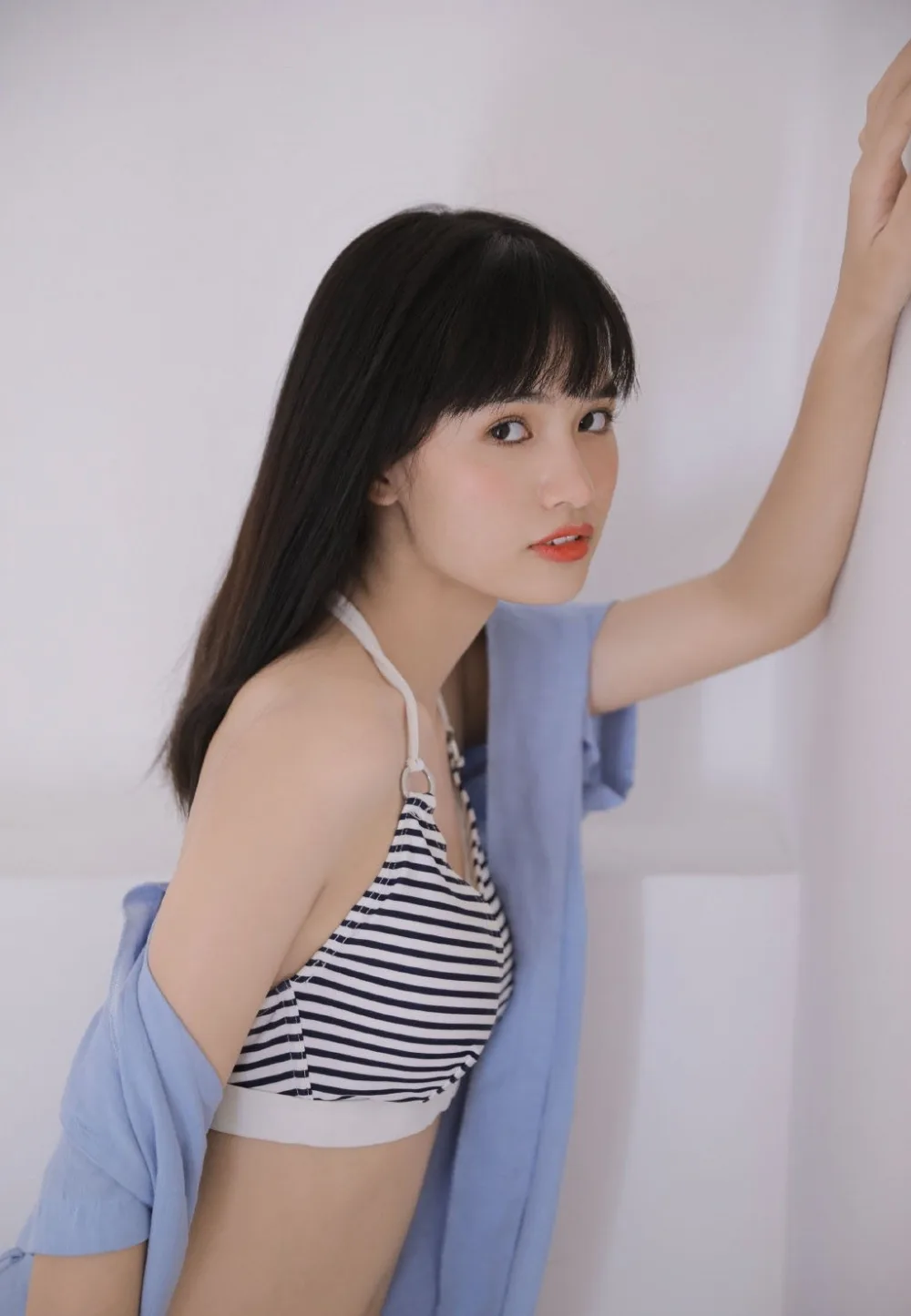 吊带内衣美女写真 图片14