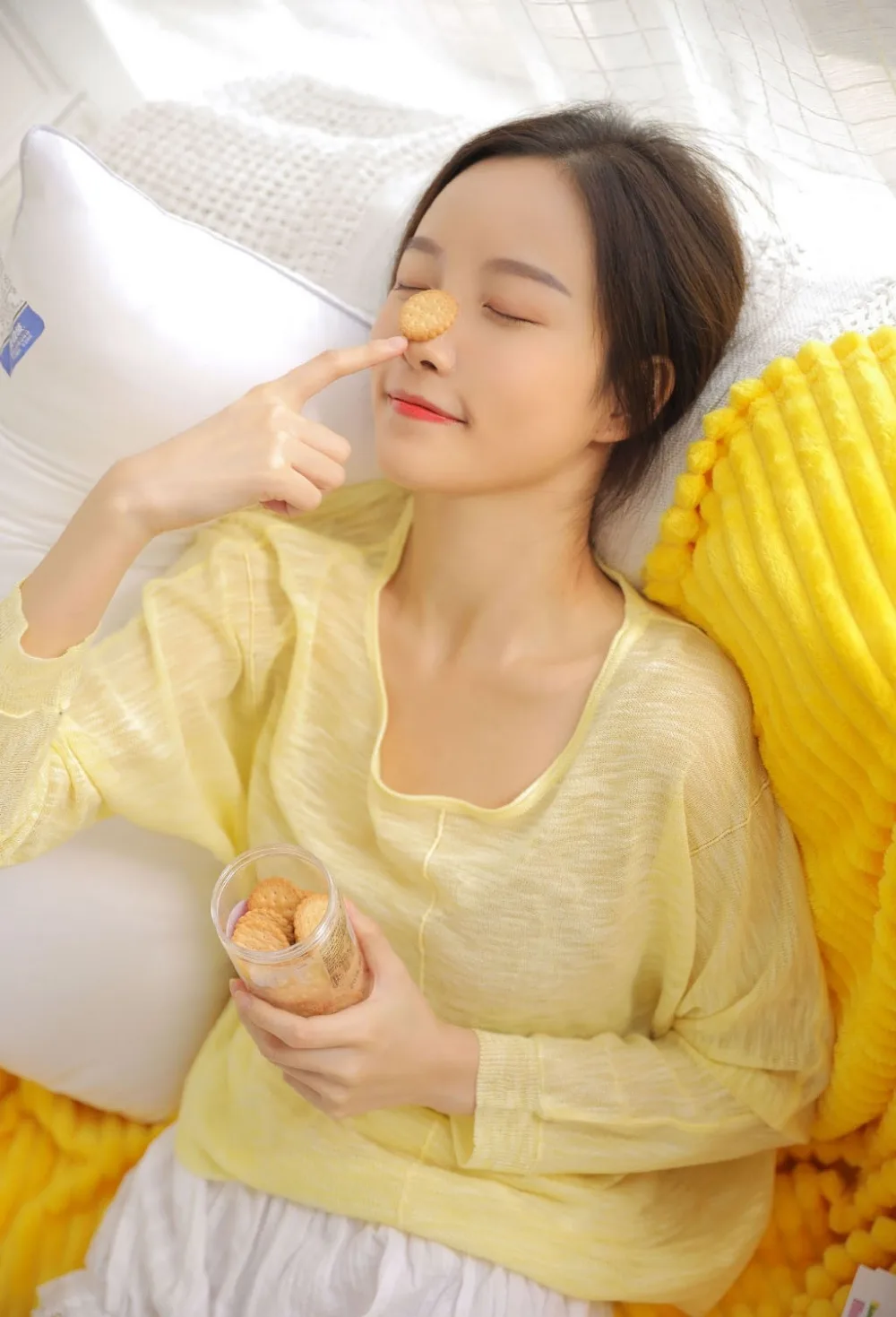 清纯美女居家写真 图片3