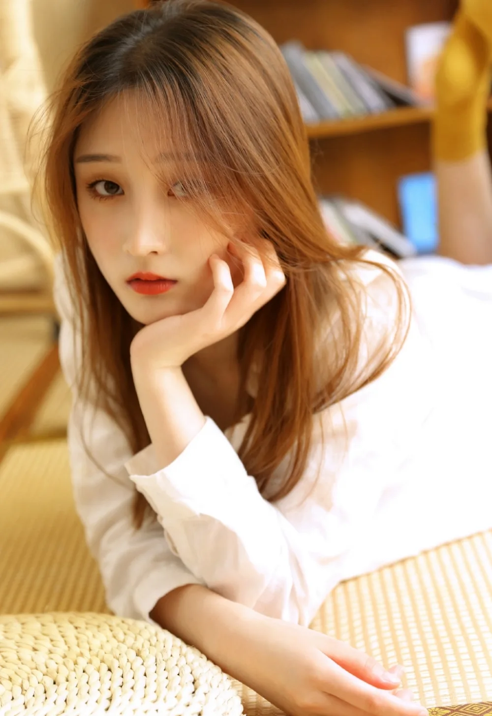 吊带美女写真 图片3