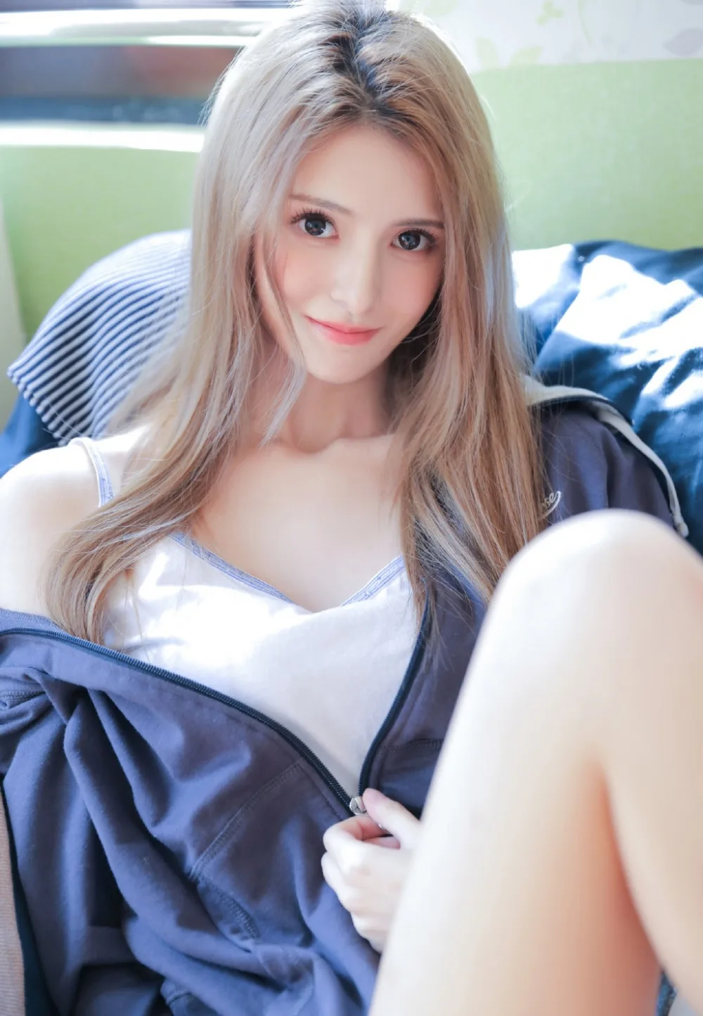 金发美女写真, 吊带装穿搭 图片7