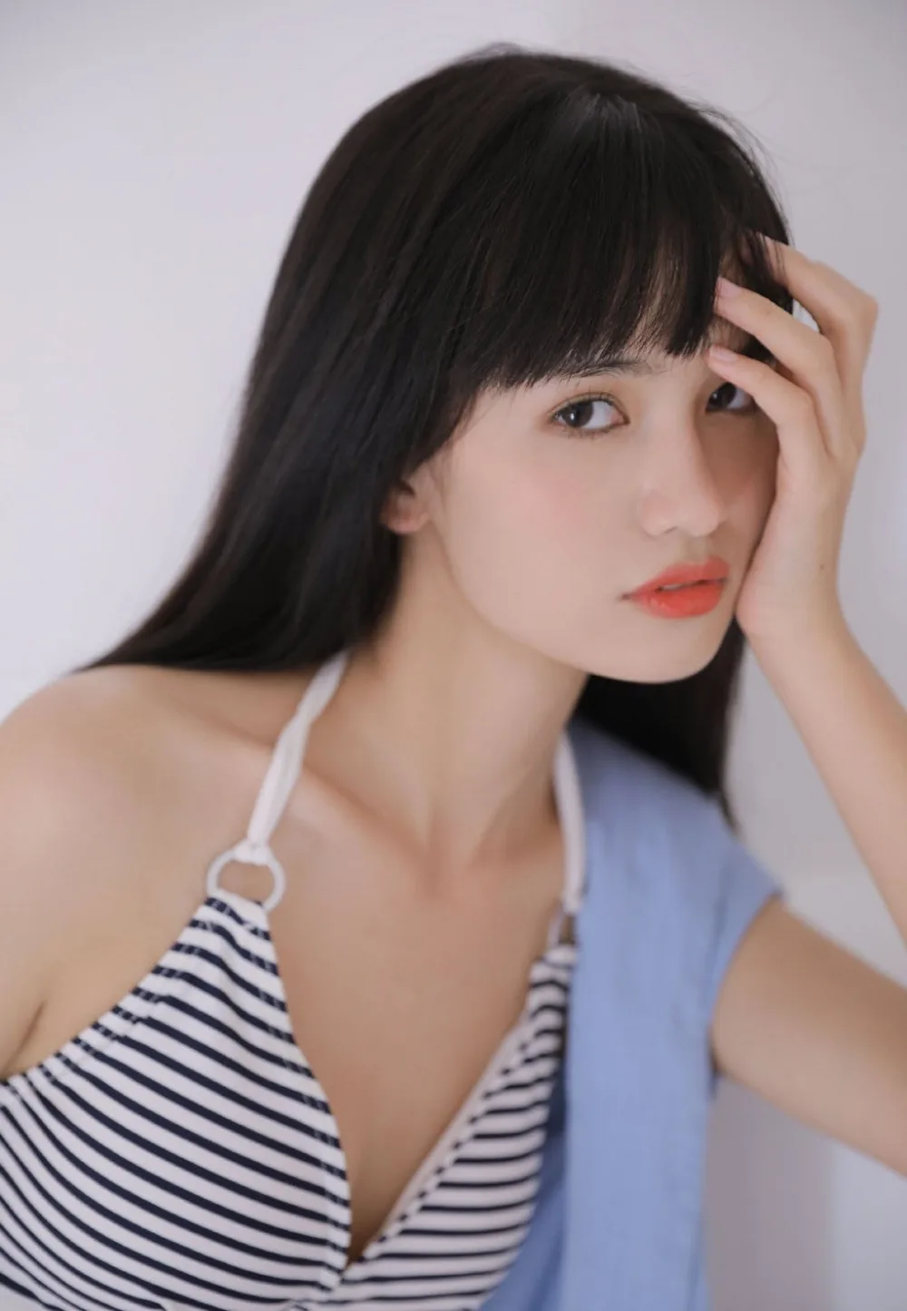 吊带内衣美女写真 图片10