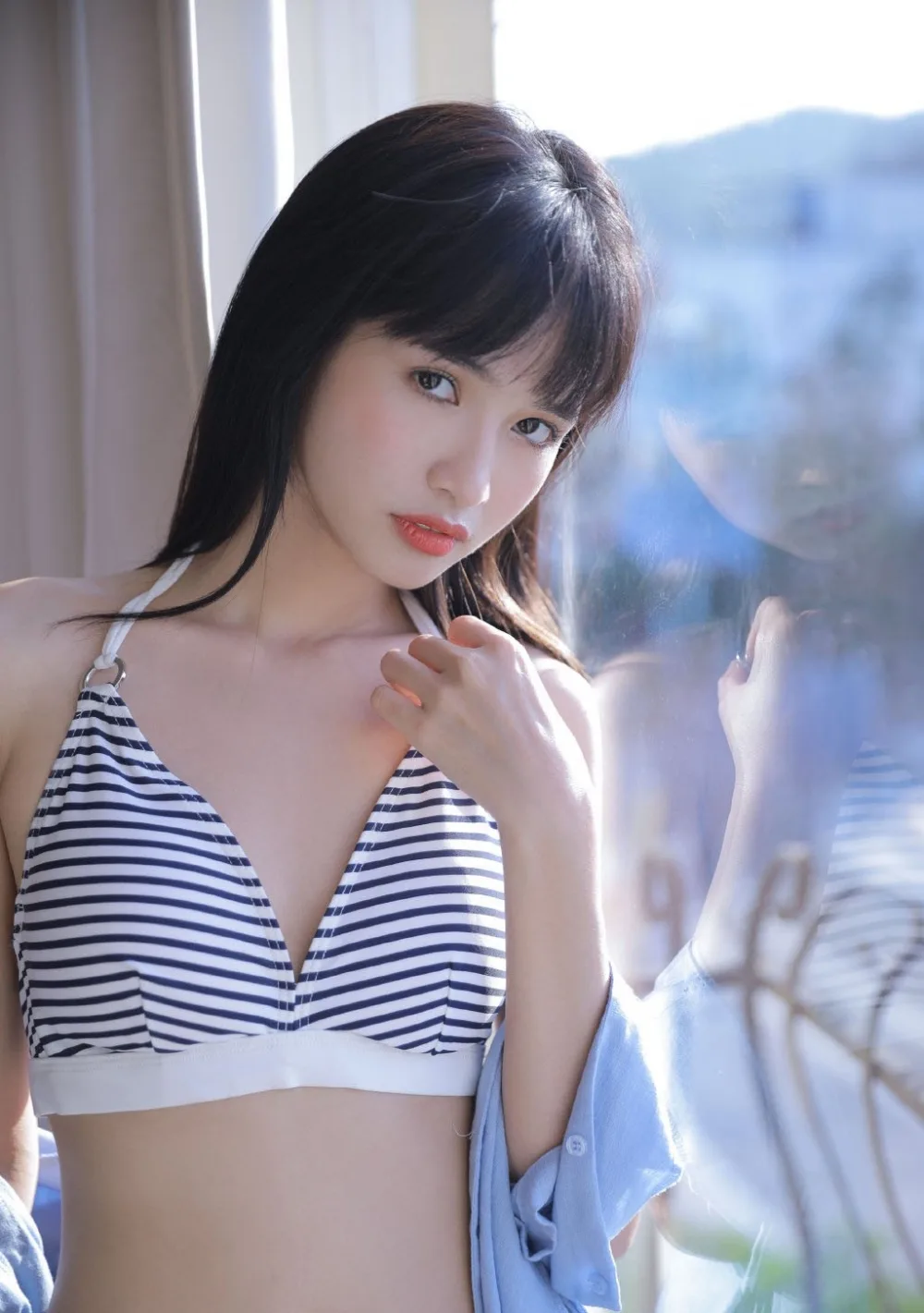 吊带内衣美女写真 图片6