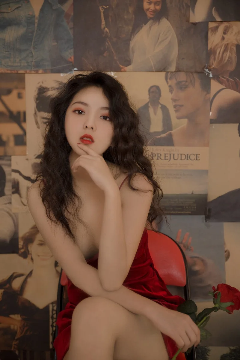复古红裙美女写真 图片9