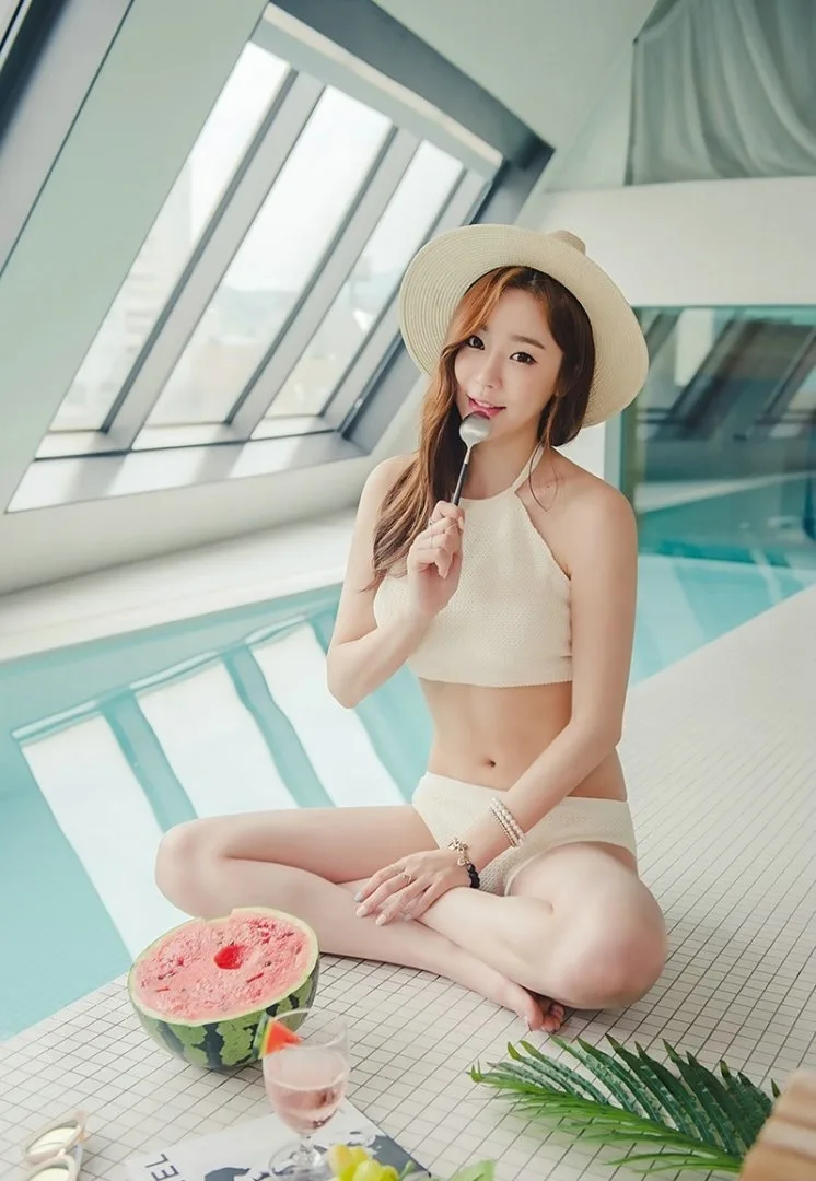 金发美女比基尼写真 图片2