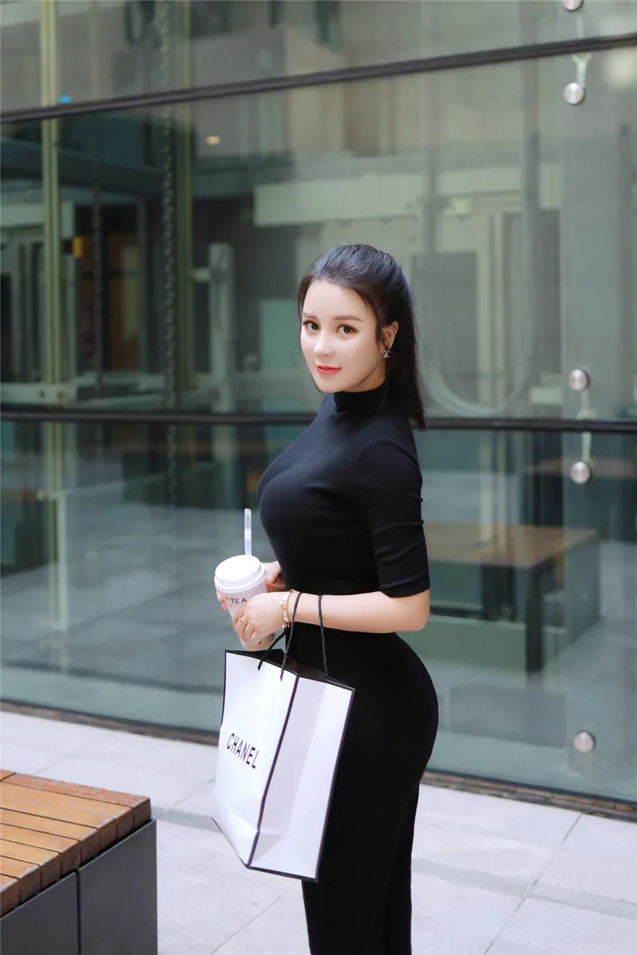 黑色紧身衣美女图片 图片3