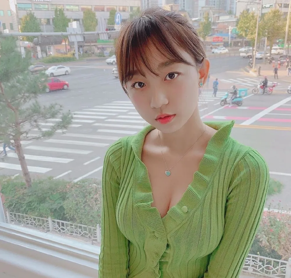 丰满美女街拍写真 图片3