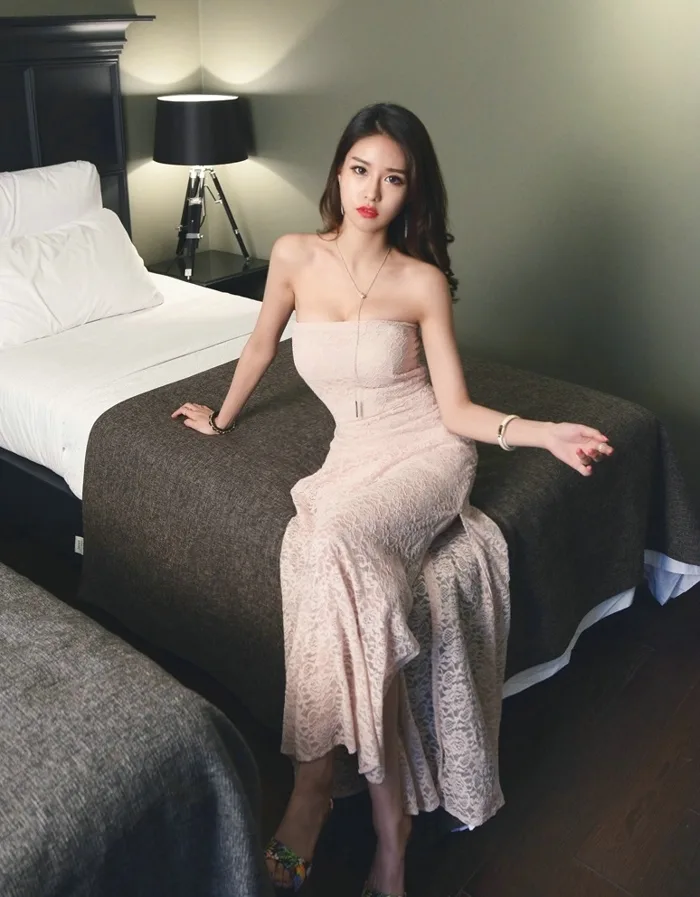 红唇美女写真 图片8
