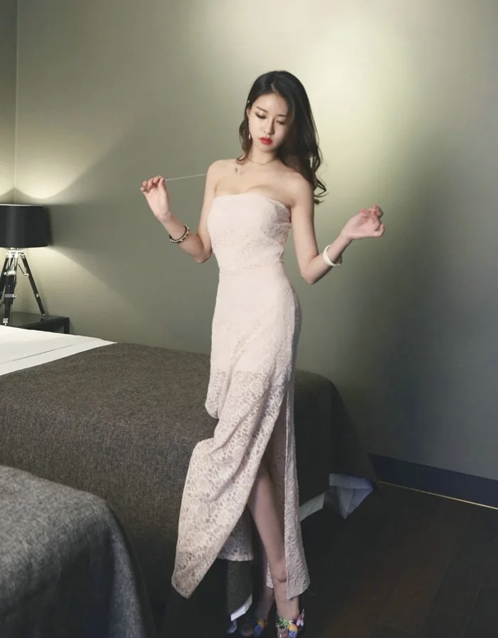 红唇美女写真 图片7