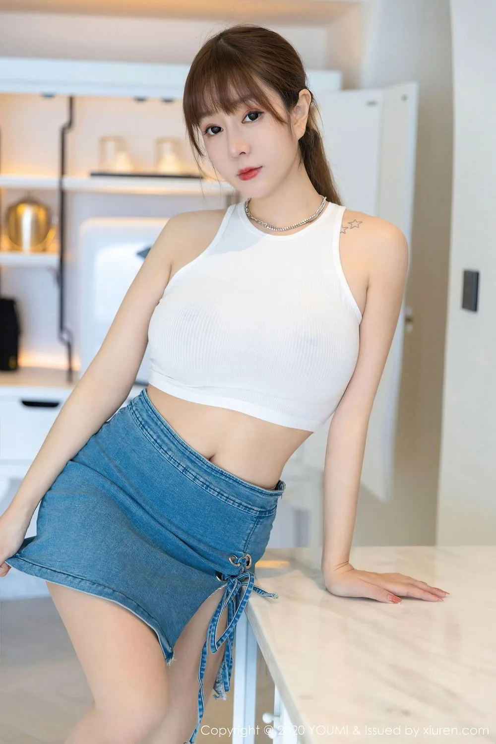 肤白貌美长腿女神写真 图片1