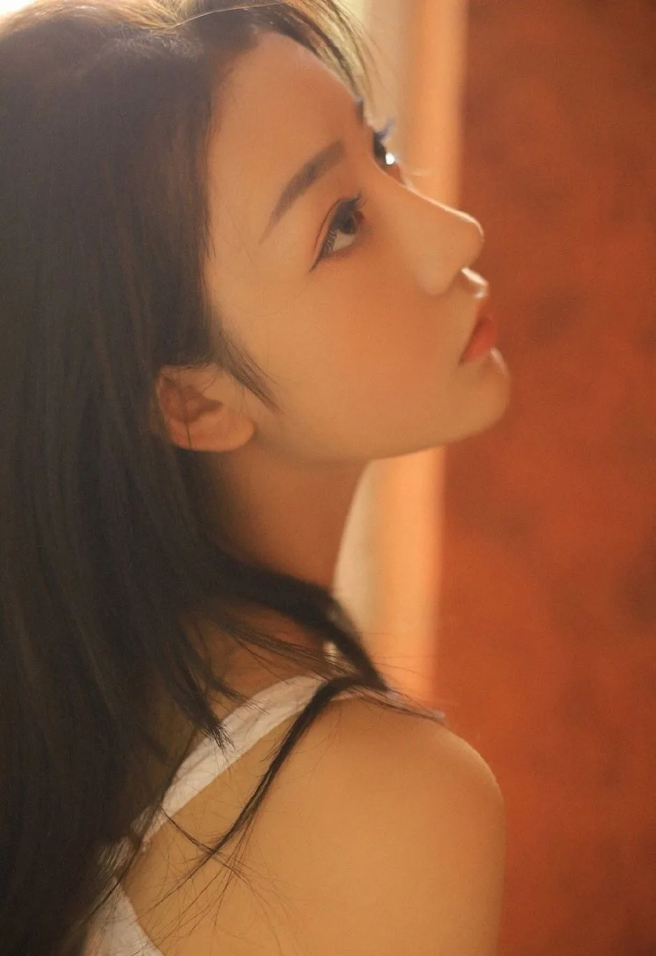 吊带短裤美女写真 图片6