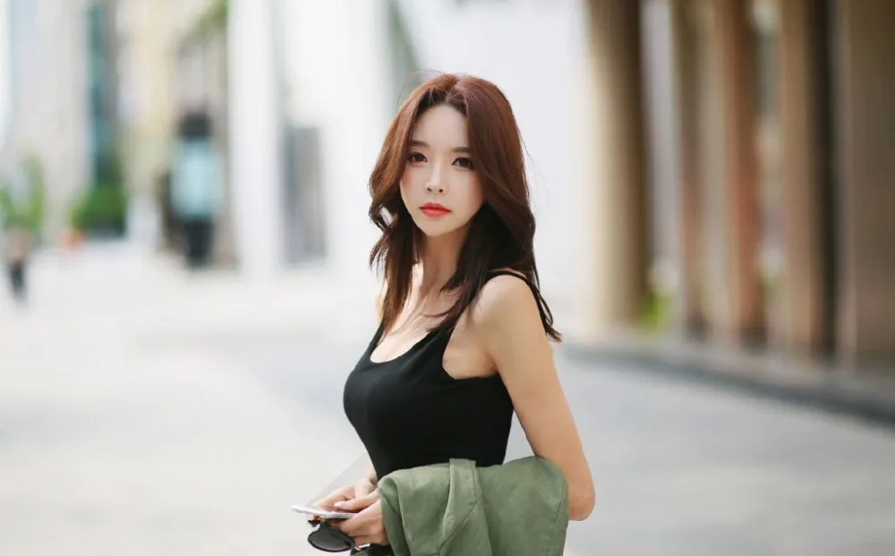 吊带连衣裙美女 图片2