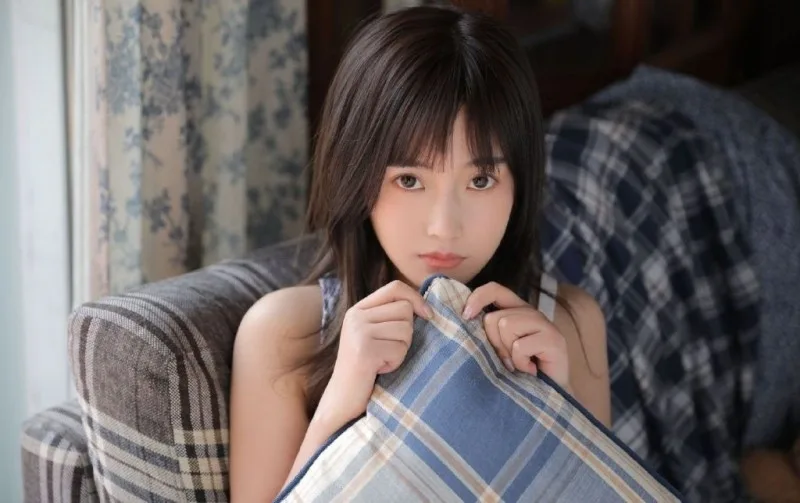 清新甜美吊带裙写真 图片8