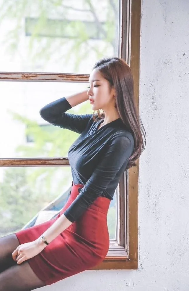 黑丝美女写真 图片3