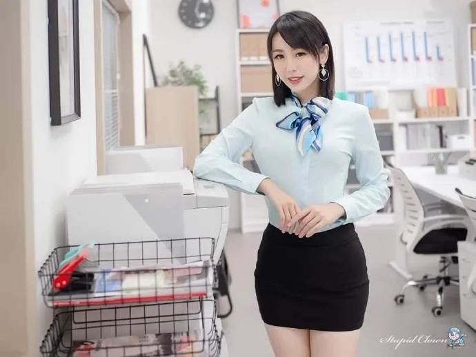 制服秘书丝袜美腿 图片9