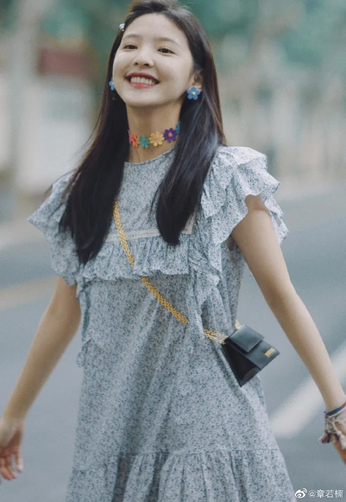 章若楠清新甜美写真 图片5
