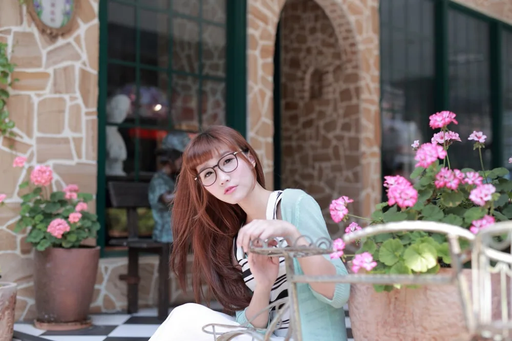 金发美女街拍 图片11
