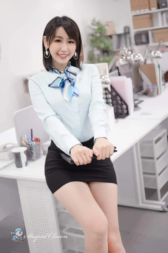 制服秘书丝袜美腿 图片8