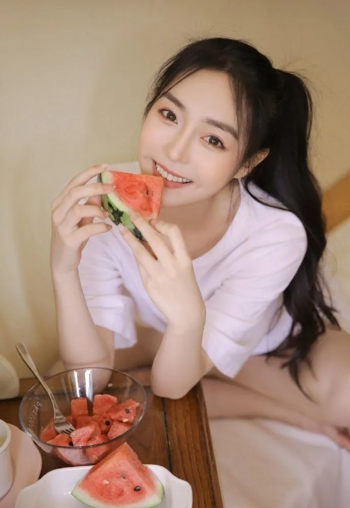 马尾辫美女私房写真 图片1