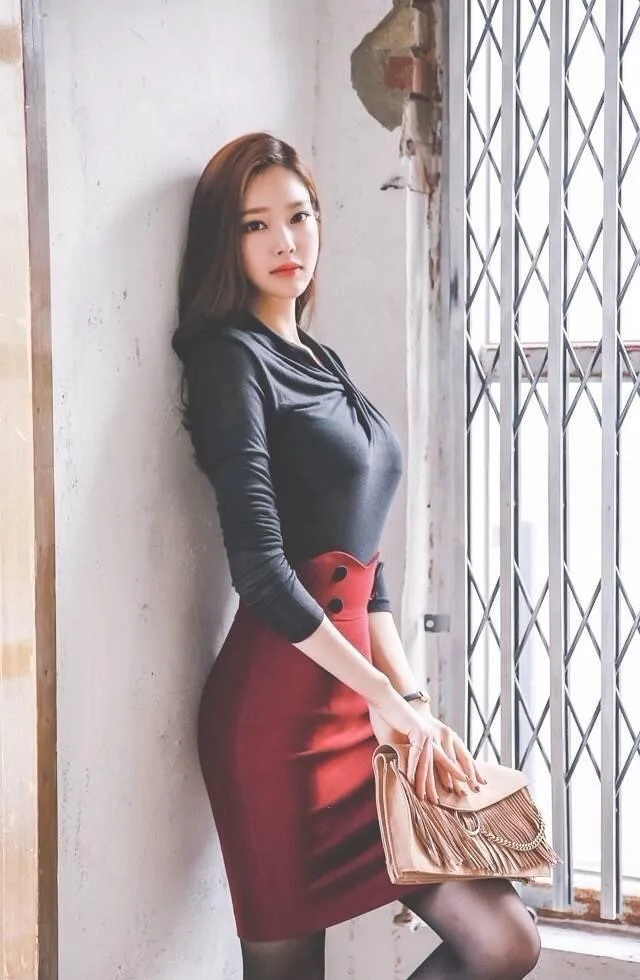 黑丝美女写真 图片2