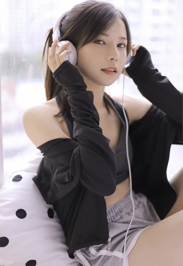 马尾辫少女写真 图片1