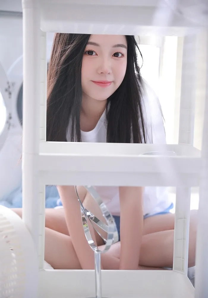 黑长直发美女写真 图片7