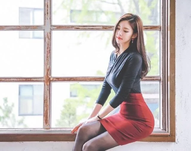 黑丝美女写真 图片4