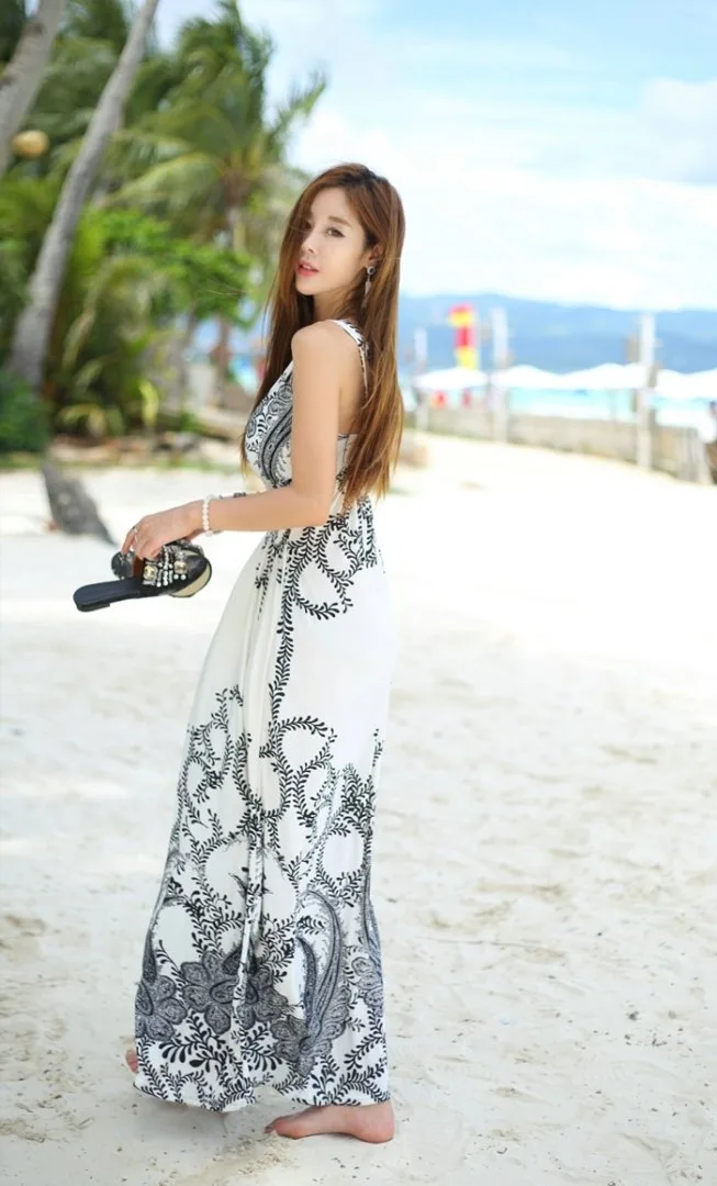 沙滩美女连衣裙写真 图片1
