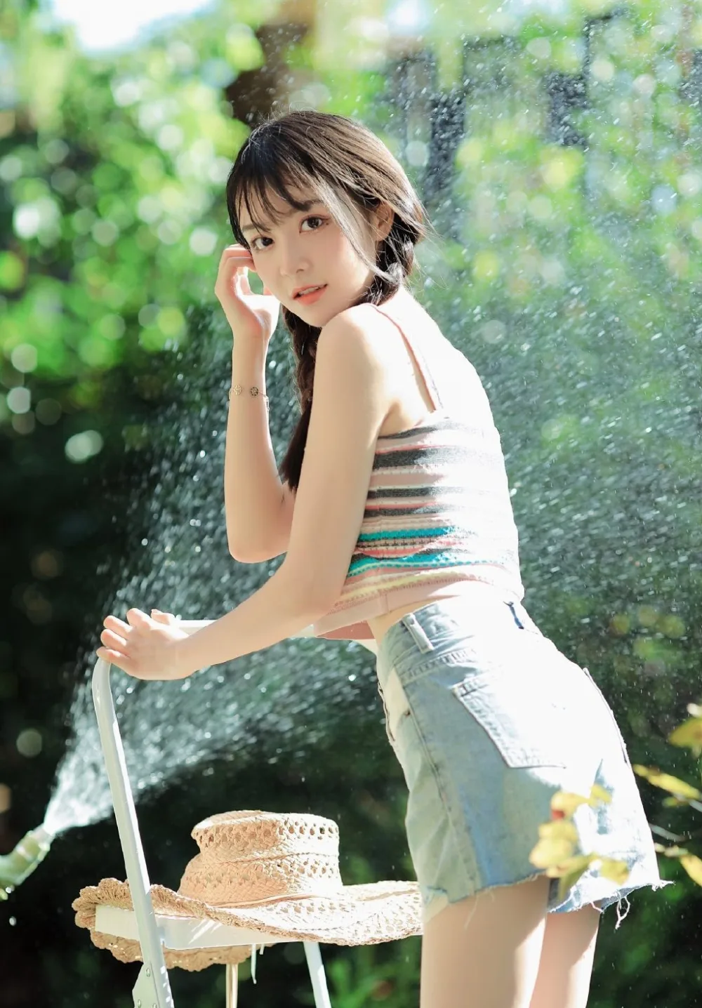 清纯少女玩水写真 图片5