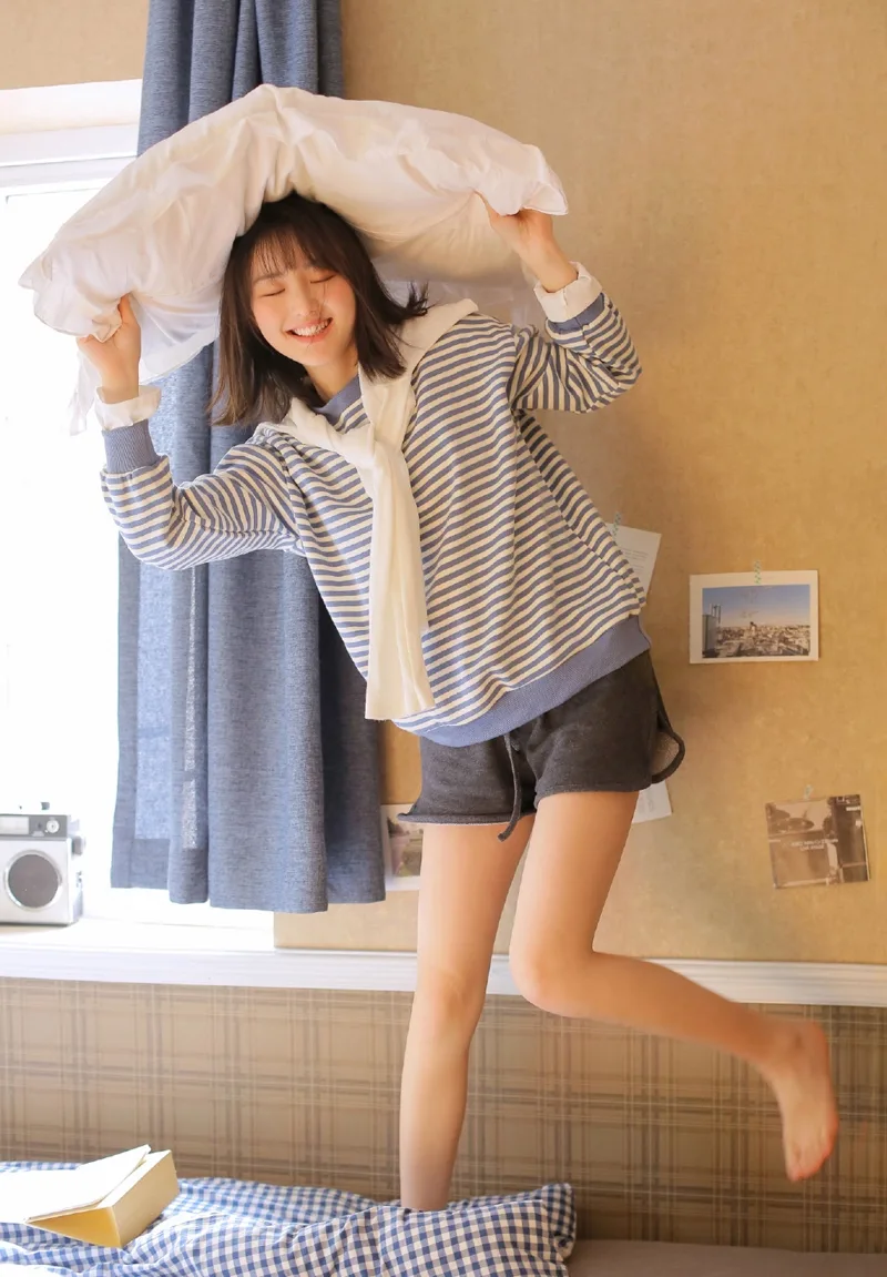 运动短裤美女写真 图片4