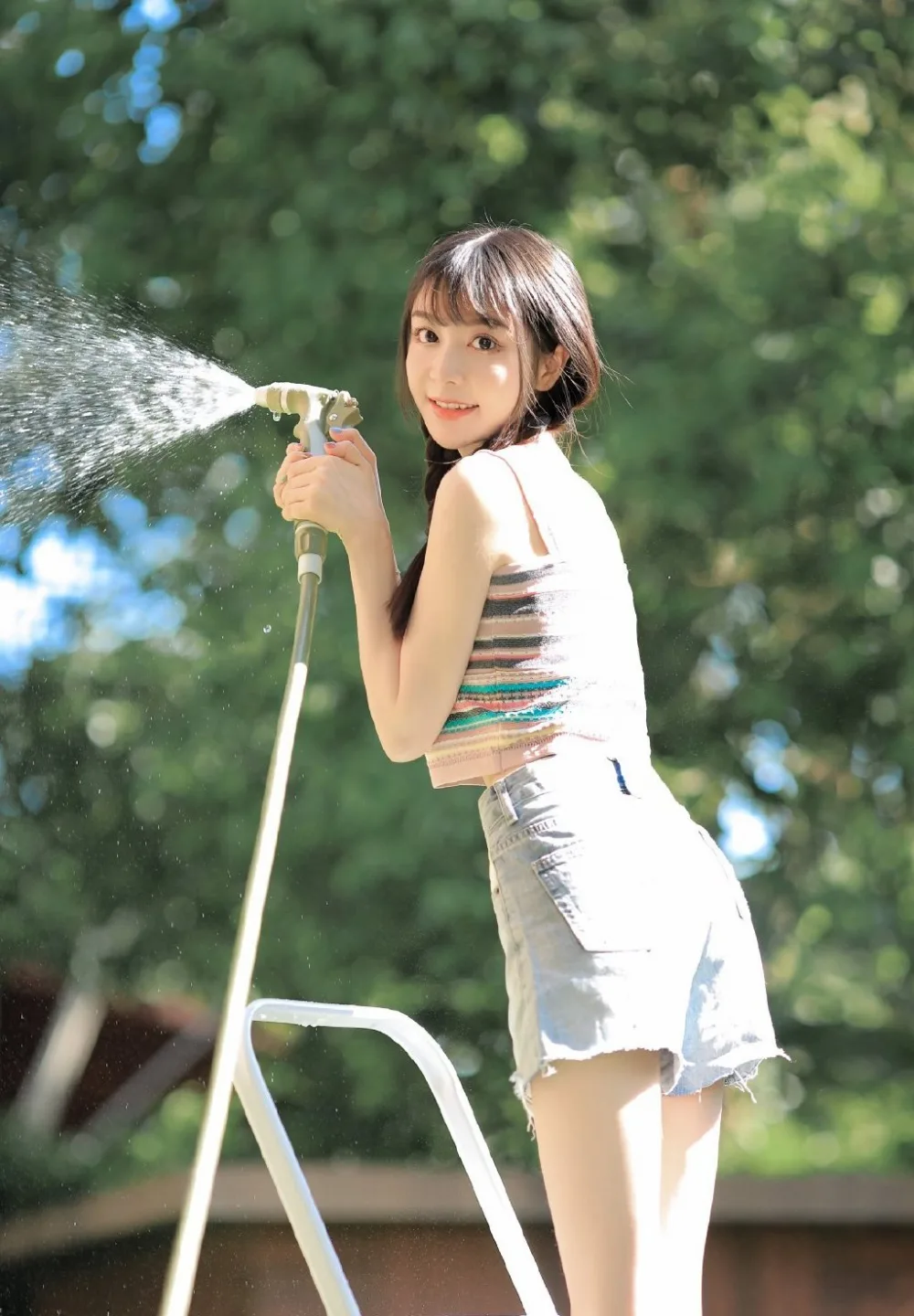 清纯少女玩水写真 图片4