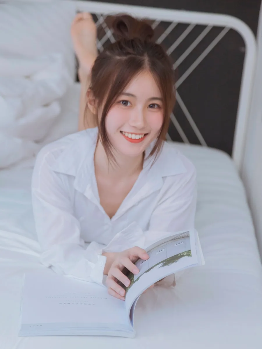 白色薄纱衬衣清纯写真 图片2