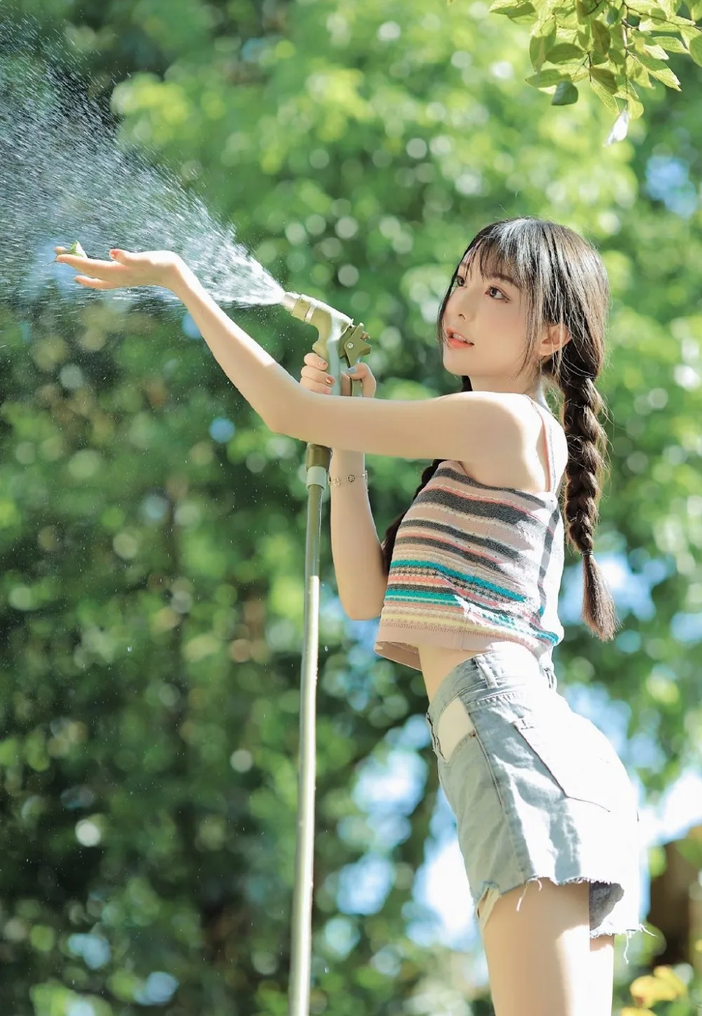 清纯少女玩水写真 图片7