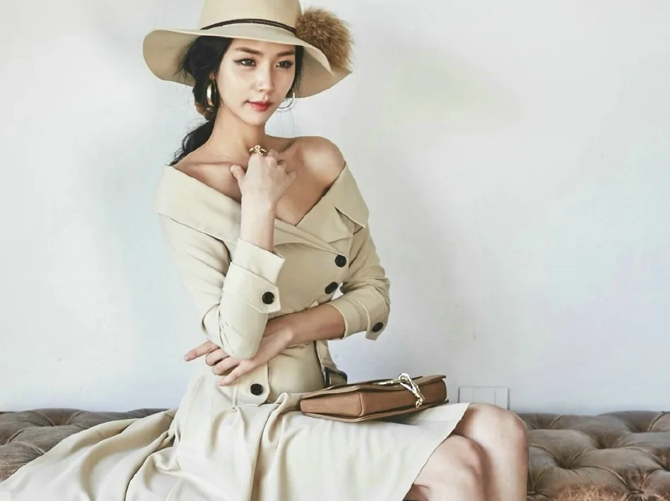 复古风衣美女写真 图片5