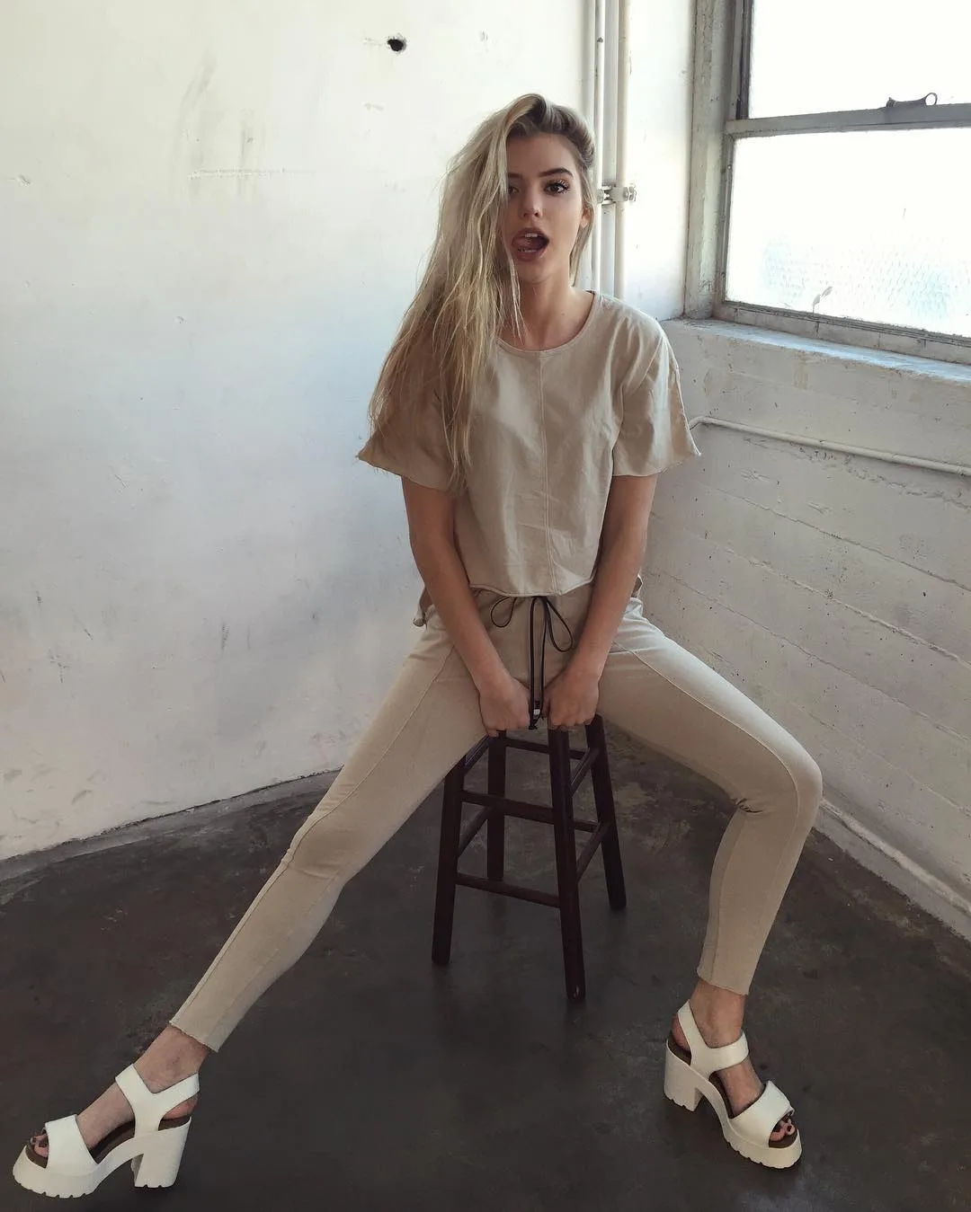 欧美长腿美女私房写真 图片4