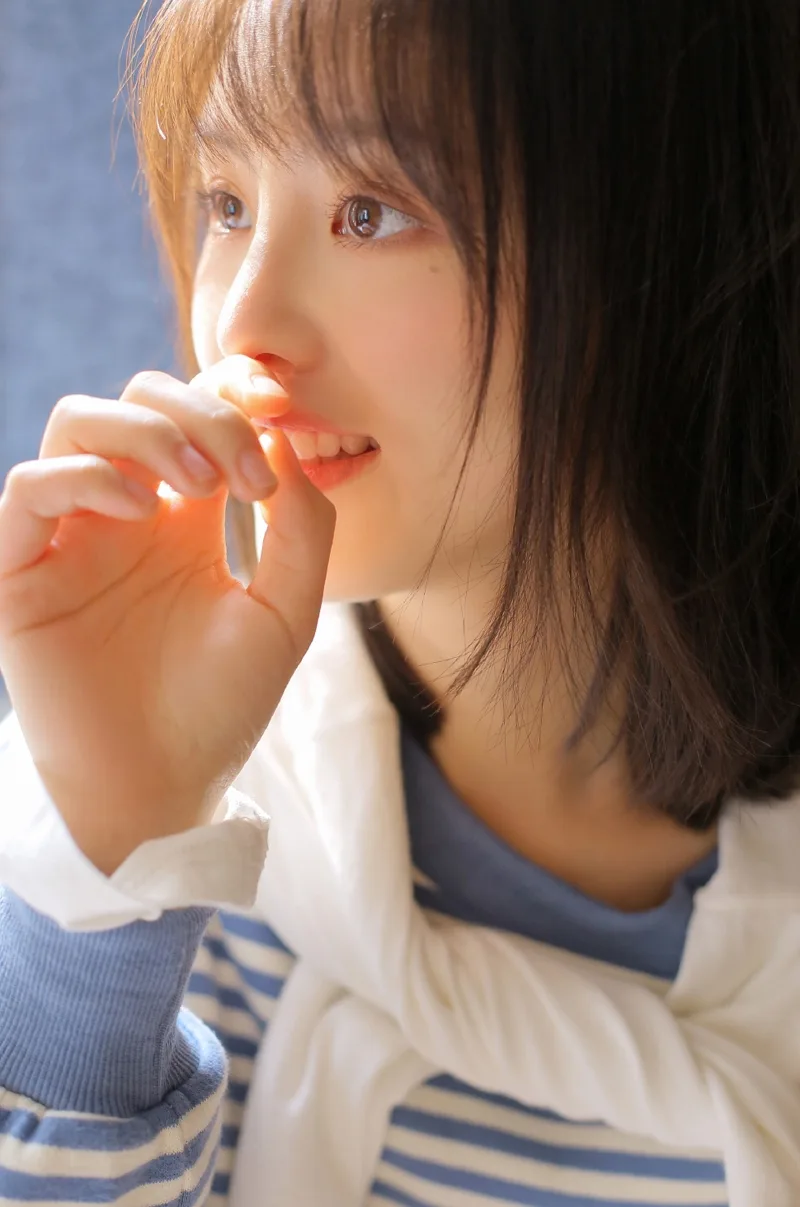 运动短裤美女写真 图片2