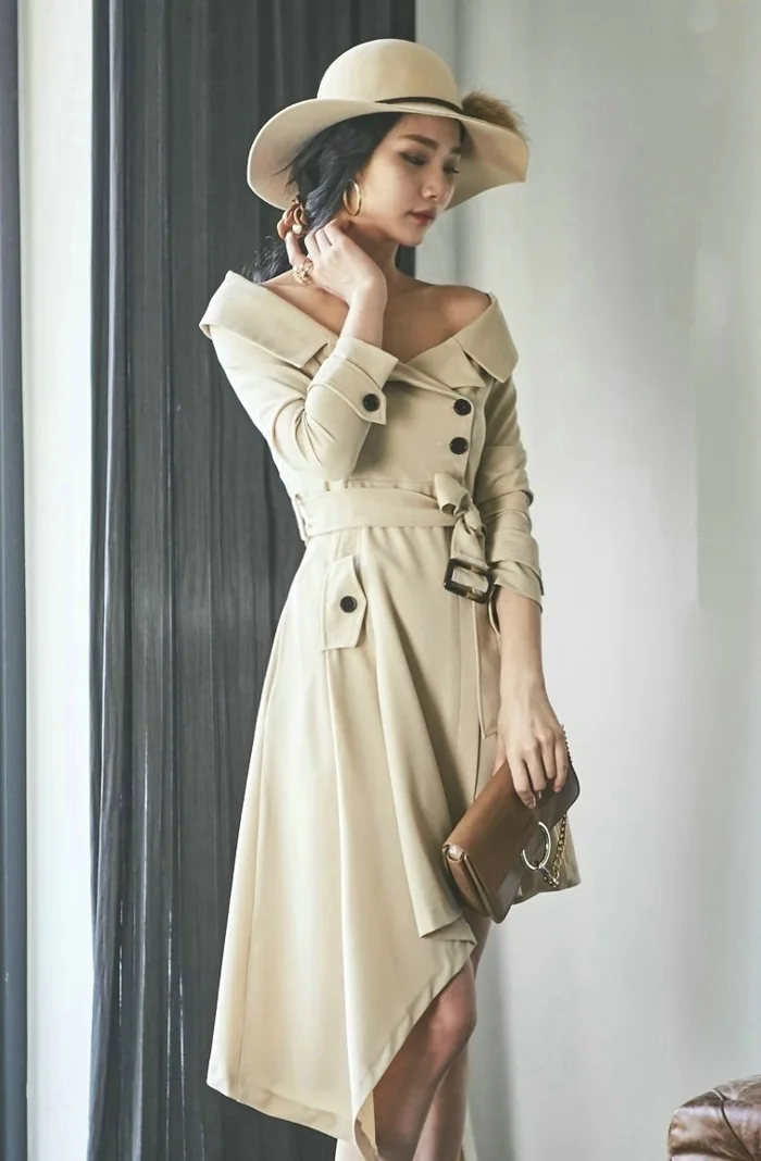 复古风衣美女写真 图片1