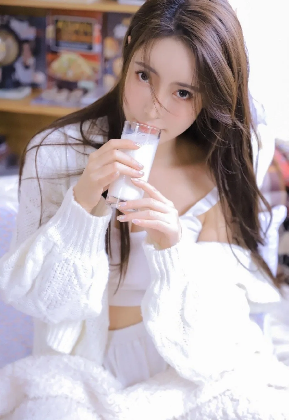 白丝美腿美女写真 图片3