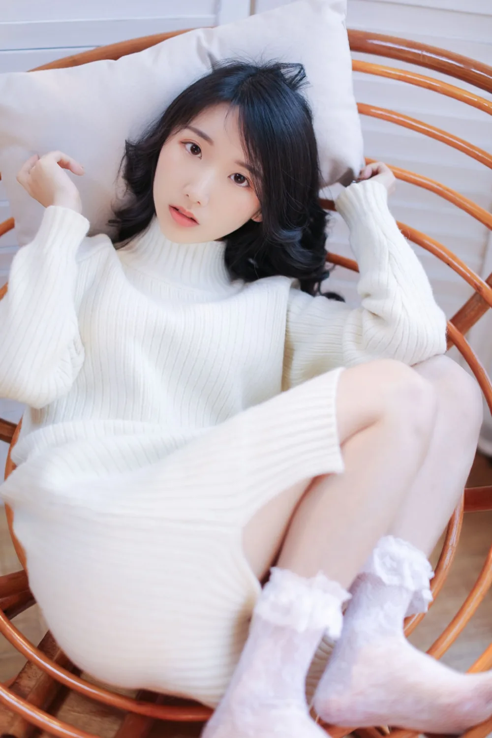 白皙长腿美女写真 图片3