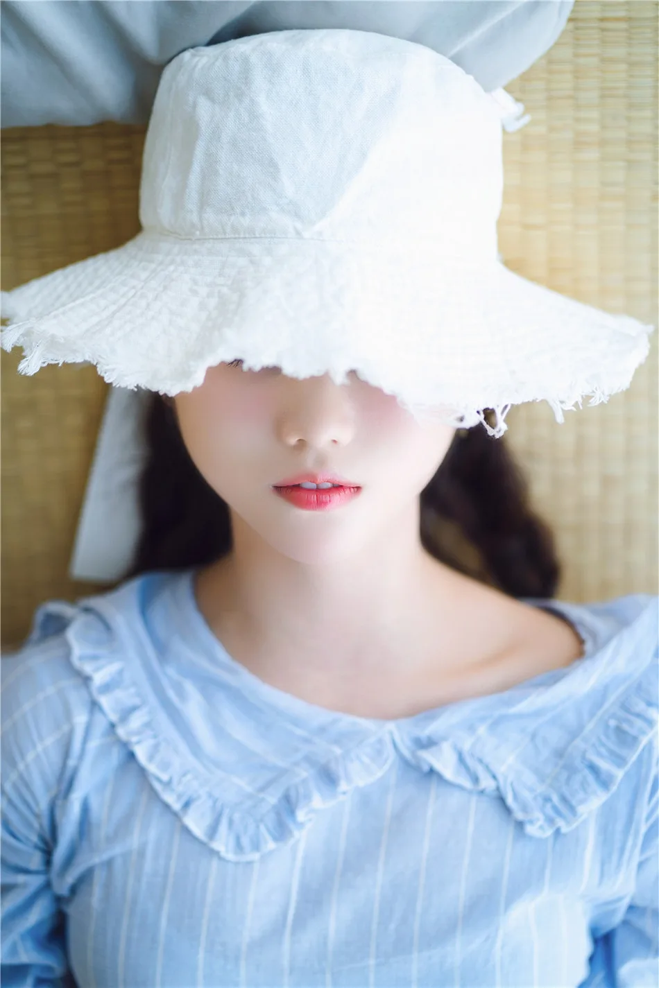 麻花辫美女写真 图片3