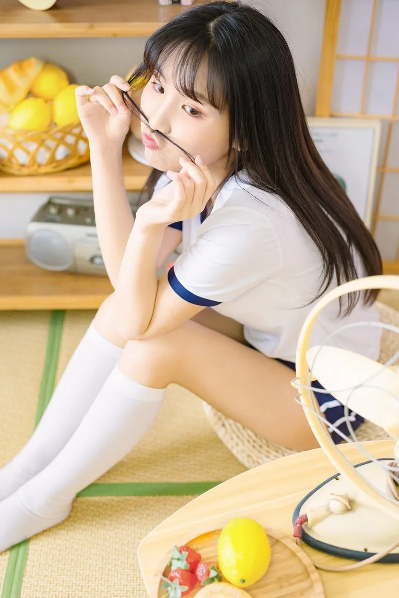 体操服少女写真 图片3