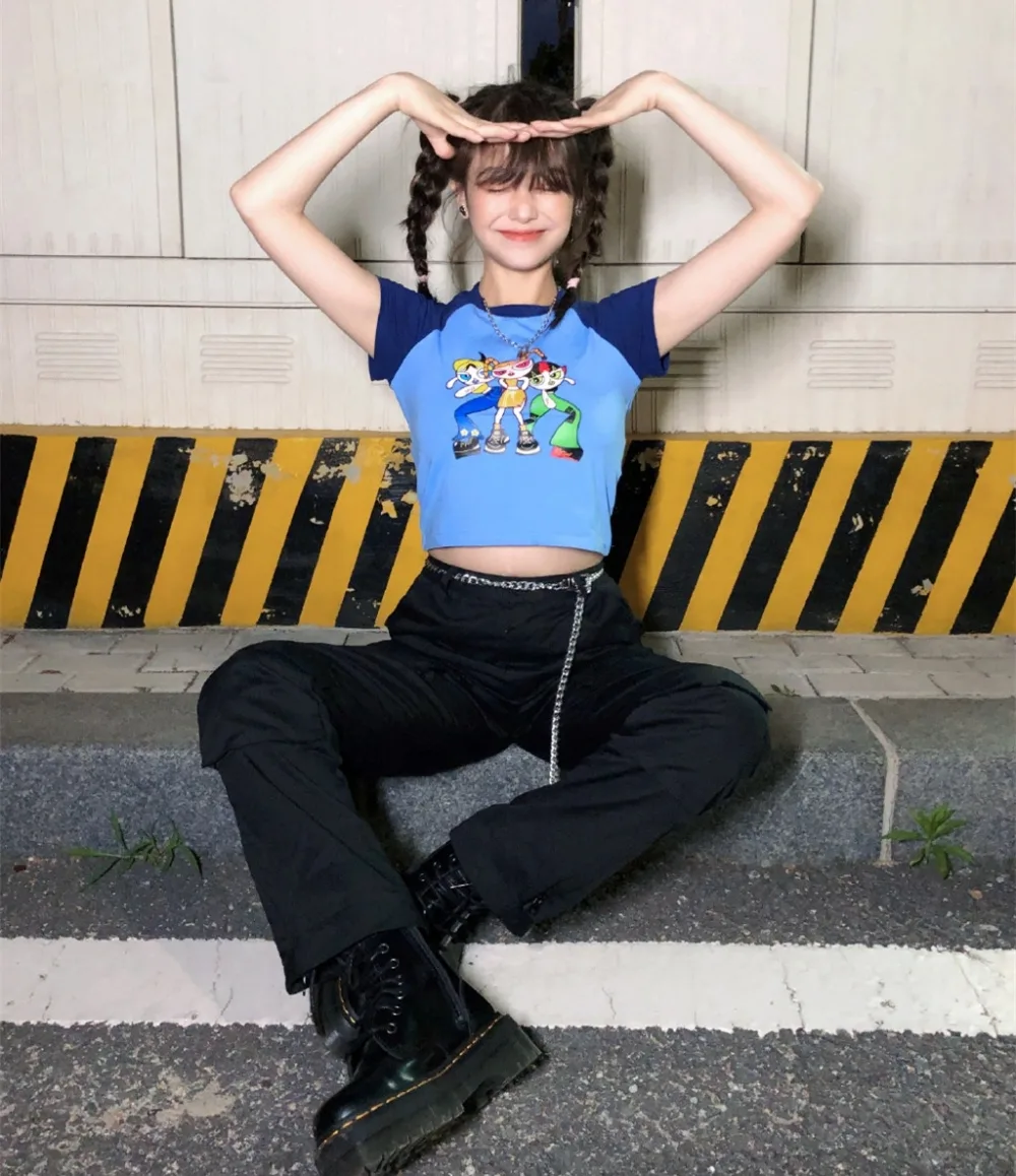 双麻花辫美女街拍 图片2
