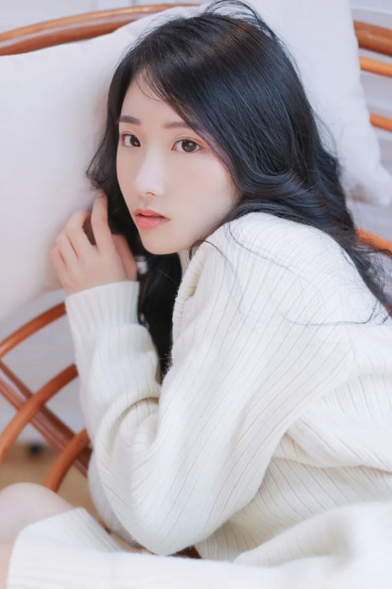 白皙长腿美女写真 图片6