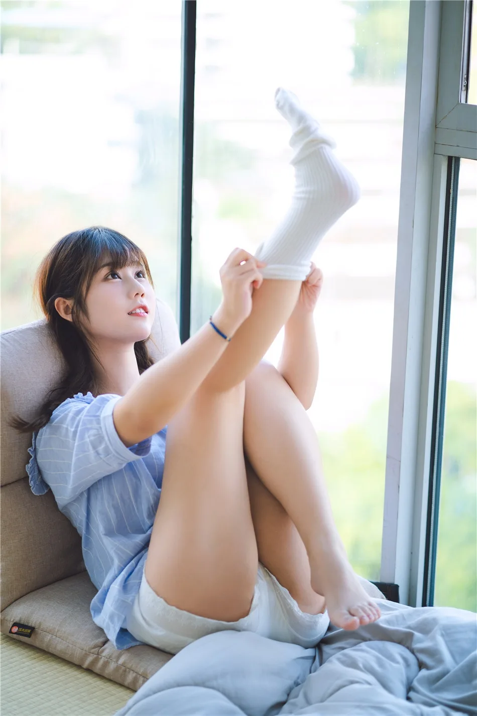 麻花辫美女写真 图片8