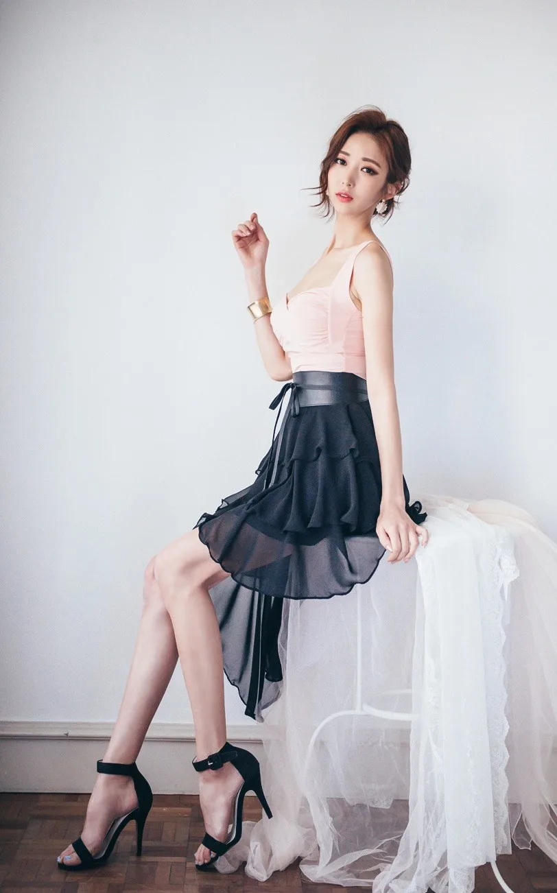 吊带短裙美女写真 图片8