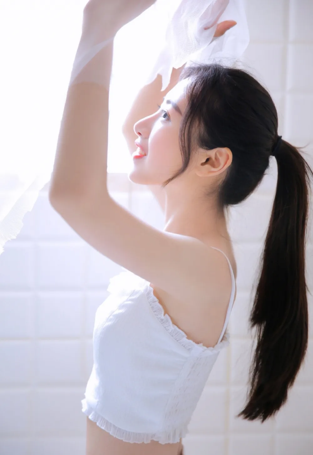 马尾辫美女写真 图片4