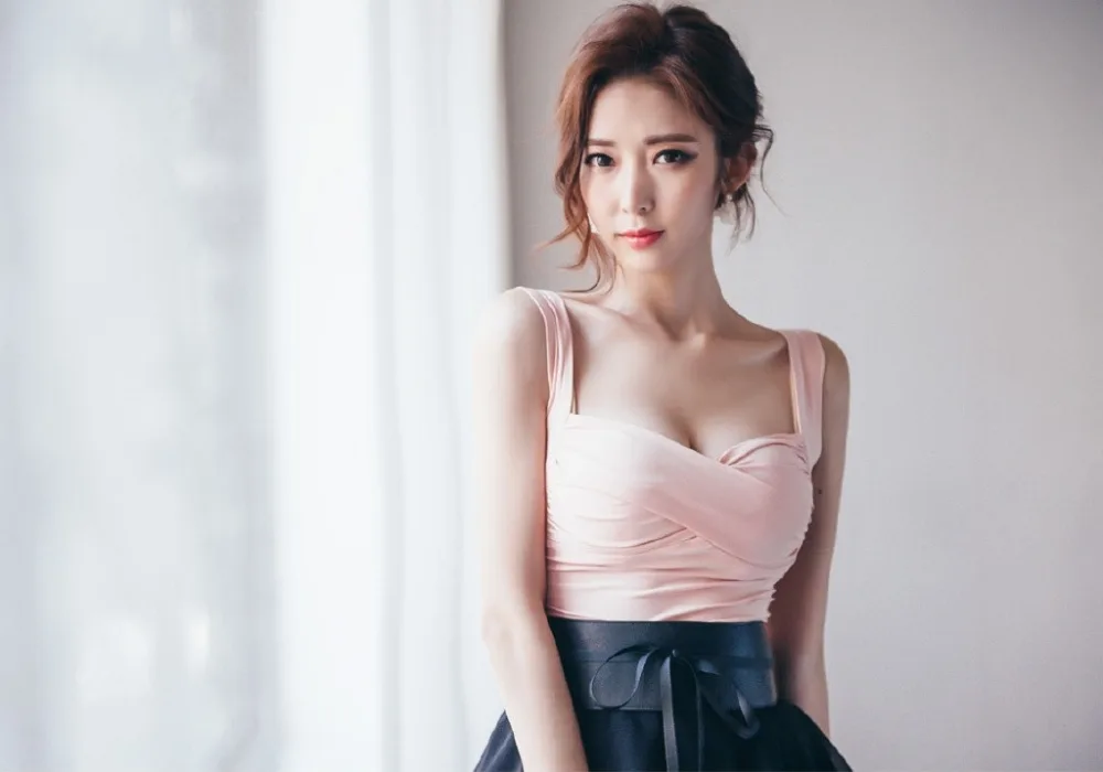 吊带短裙美女写真 图片4