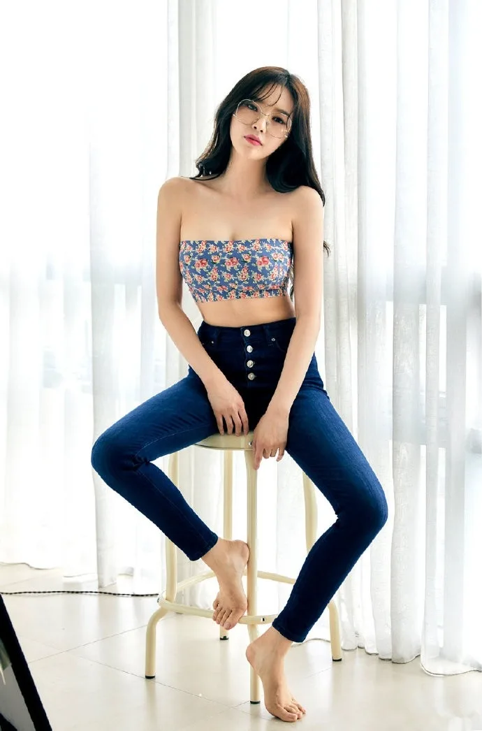 紧身裤美女写真 图片2