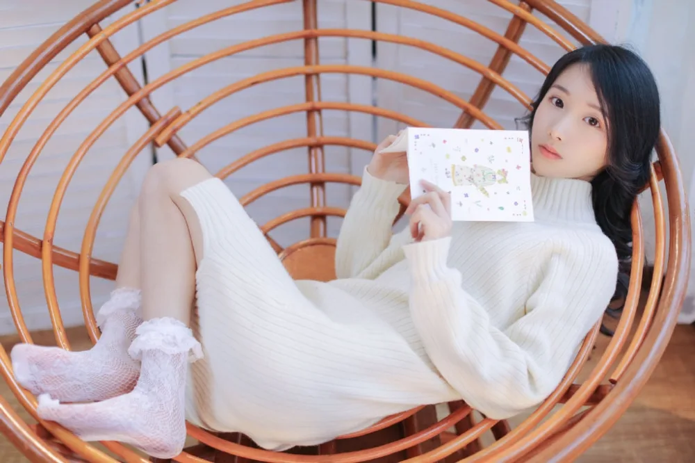 白皙长腿美女写真 图片9