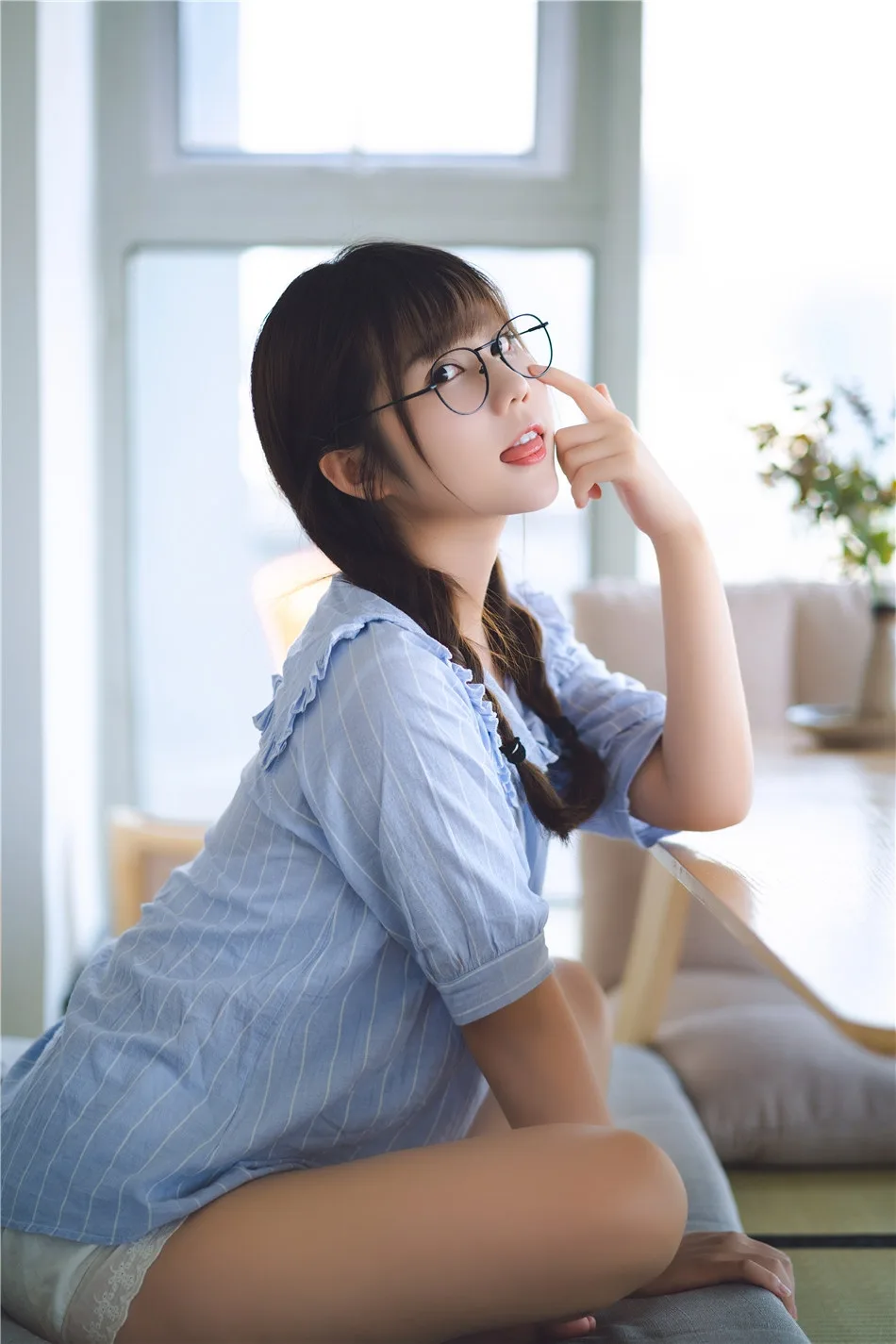 麻花辫美女写真 图片2